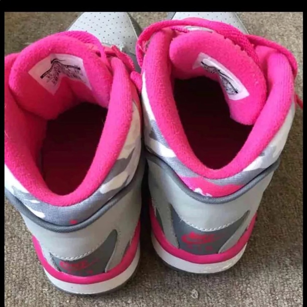 Nike - Picture 3 of 4